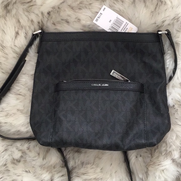 Michael Kors Handbags - BRAND NWT Michael Kors Messenger bag